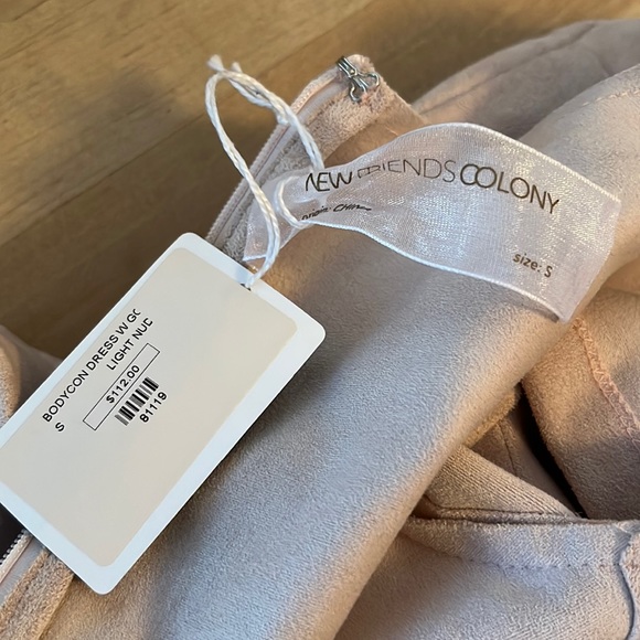 New Friends Colony Dress - Picture 3 of 5